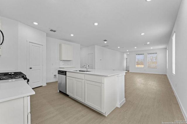 6607 Titan Park, Converse, TX 78109