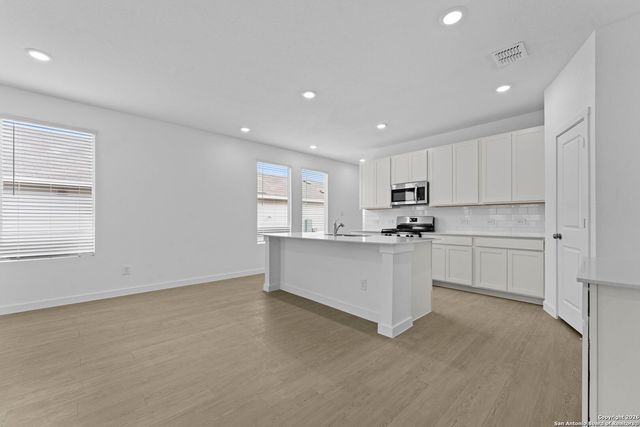 6607 Titan Park, Converse, TX 78109