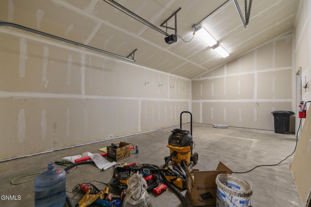 634 Broadway E, Williston, ND 58801 photo 22