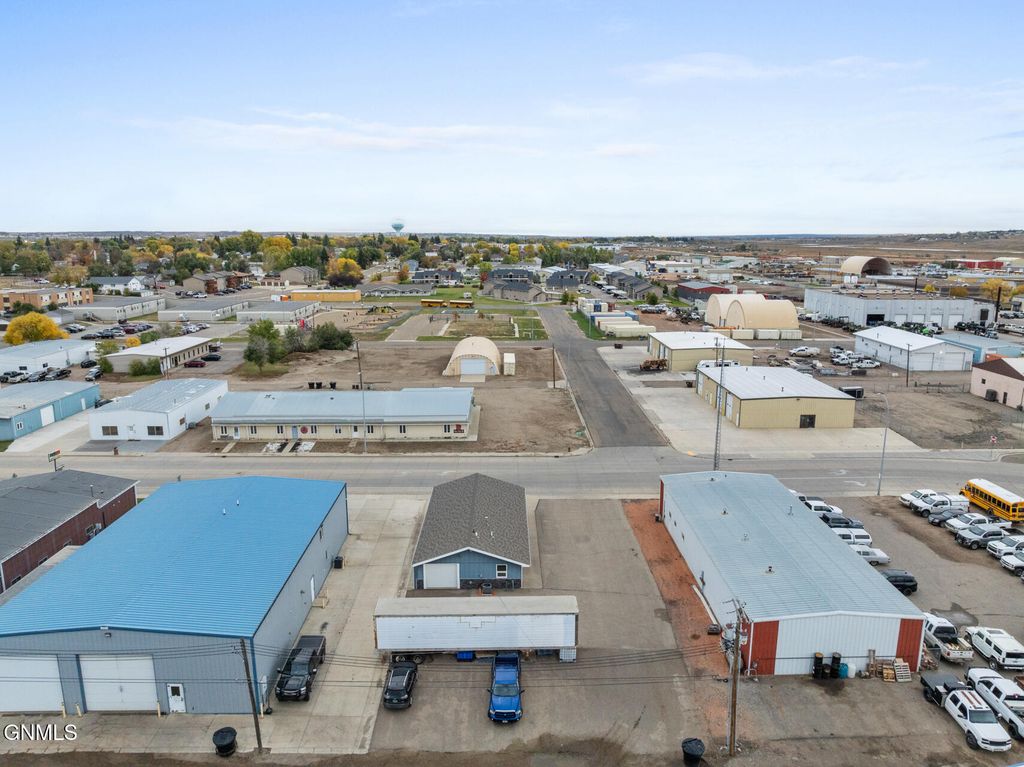 634 Broadway E, Williston, ND 58801 photo 31