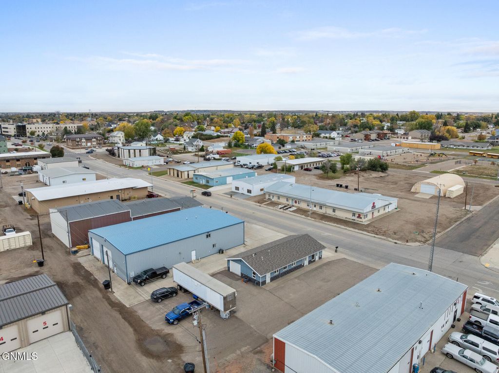 634 Broadway E, Williston, ND 58801 photo 32