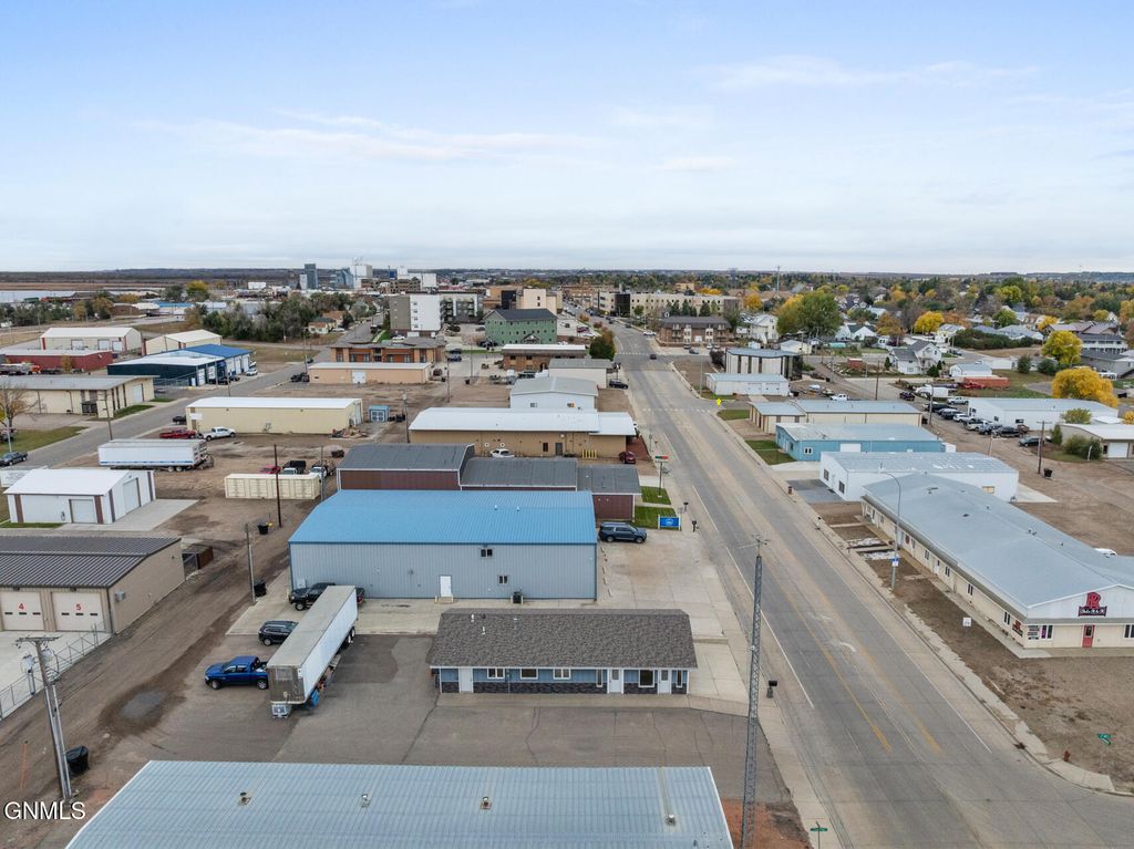 634 Broadway E, Williston, ND 58801 photo 33