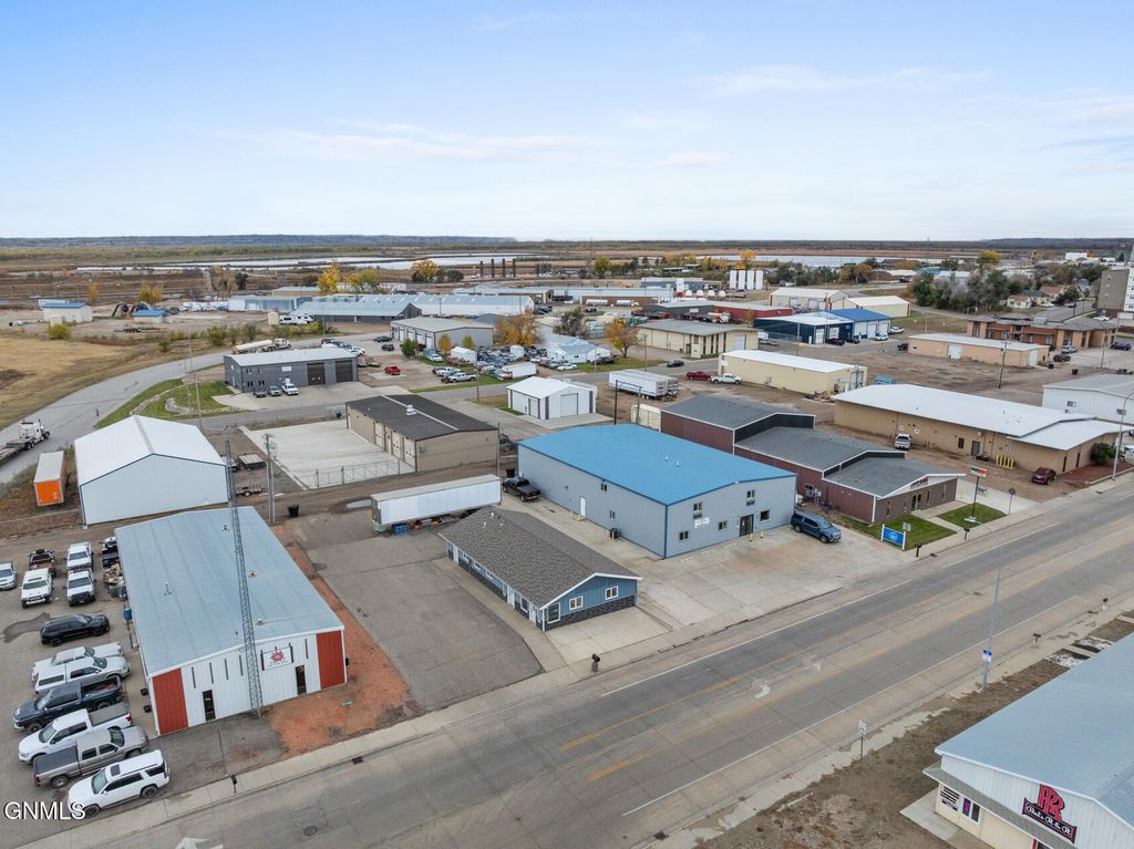 634 Broadway E, Williston, ND 58801 photo 34