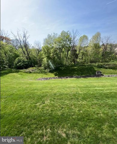 1042 COLIN DR, Royersford, PA 19468