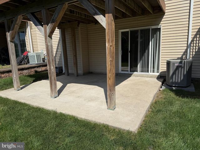 1042 COLIN DR, Royersford, PA 19468