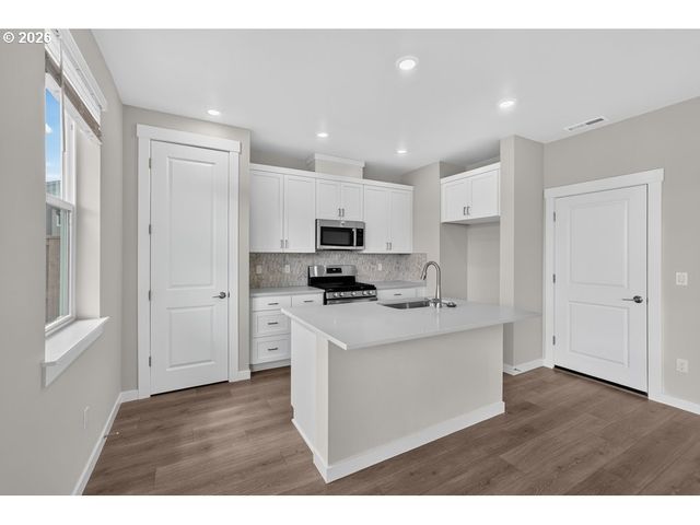 12755 Sw DOUBLETOP Dr, Beaverton, OR 97007