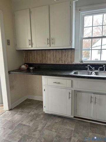 2201 Pickett St, Hopewell, VA 23860