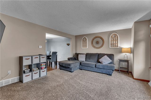 81 Jessica Lane, Cheektowaga, NY 14043