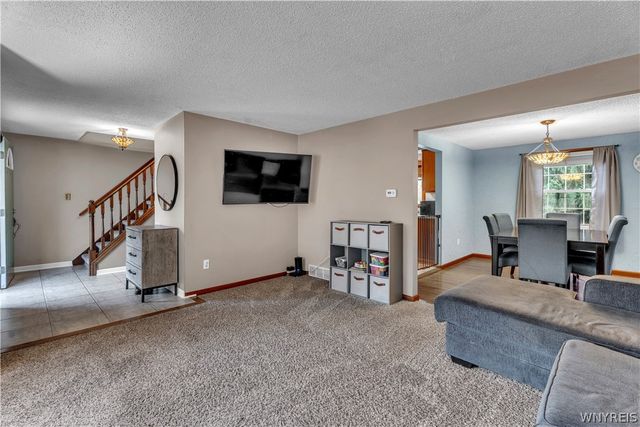 81 Jessica Lane, Cheektowaga, NY 14043