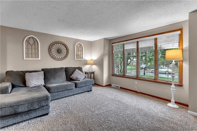 81 Jessica Lane, Cheektowaga, NY 14043