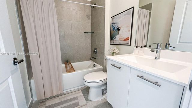 8167 NW 41st Street E307, Doral, FL 33166