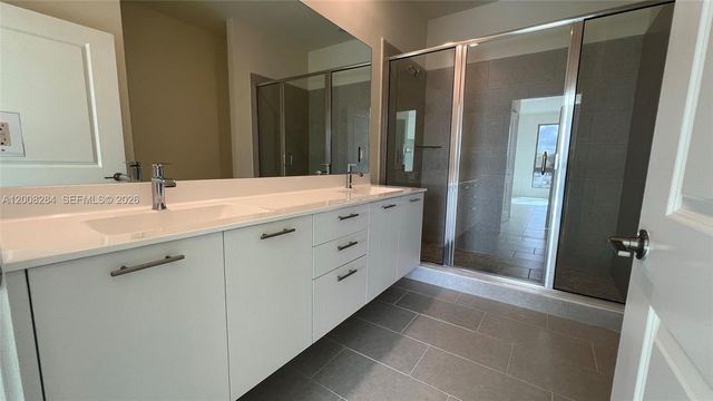 8167 NW 41st Street E307, Doral, FL 33166