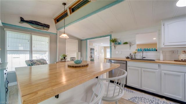 11077 Sunburst LN, Fort Myers, FL 33908