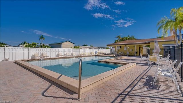 11077 Sunburst LN, Fort Myers, FL 33908