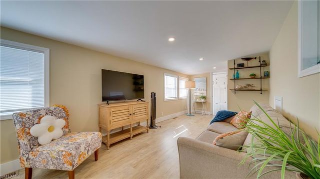 11077 Sunburst LN, Fort Myers, FL 33908