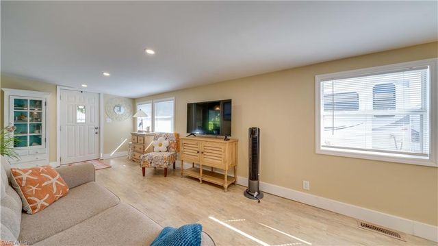 11077 Sunburst LN, Fort Myers, FL 33908