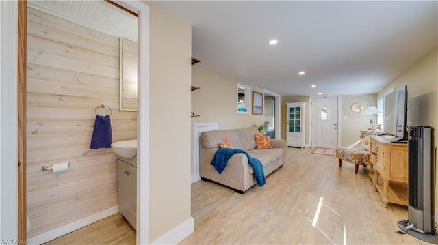 11077 Sunburst LN, Fort Myers, FL 33908