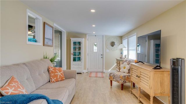 11077 Sunburst LN, Fort Myers, FL 33908