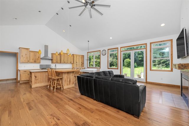 9882 W S Avenue, Kalamazoo, MI 49009