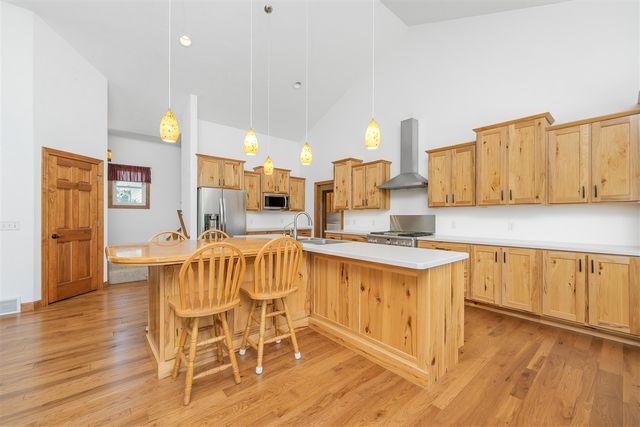 9882 W S Avenue, Kalamazoo, MI 49009