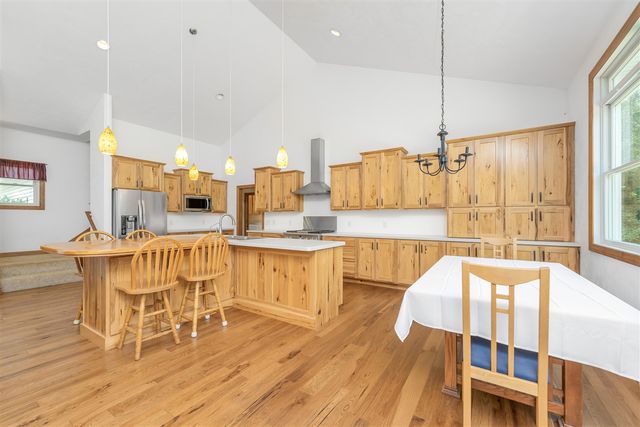 9882 W S Avenue, Kalamazoo, MI 49009