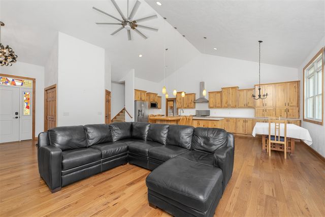 9882 W S Avenue, Kalamazoo, MI 49009