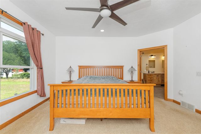 9882 W S Avenue, Kalamazoo, MI 49009