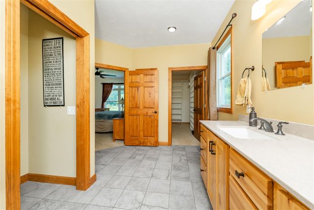 9882 W S Avenue, Kalamazoo, MI 49009