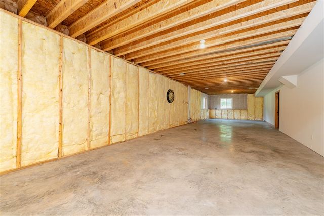 9882 W S Avenue, Kalamazoo, MI 49009