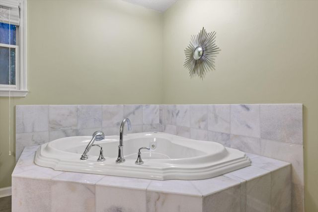 31 Mountain Cove Road, Signal Mountain, TN 37377