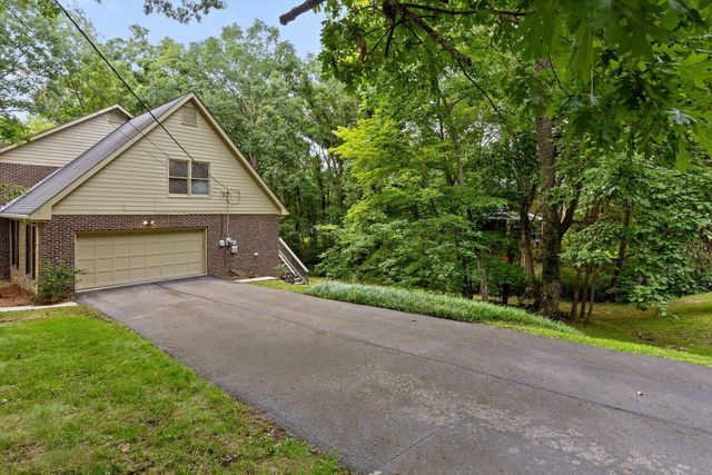 31 Mountain Cove Road, Signal Mountain, TN 37377