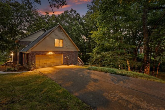 31 Mountain Cove Road, Signal Mountain, TN 37377