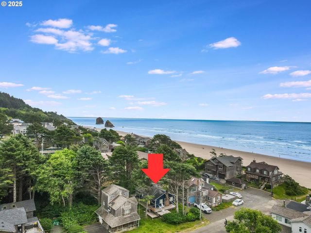 223 W KENAI St, Cannon Beach, OR 97110