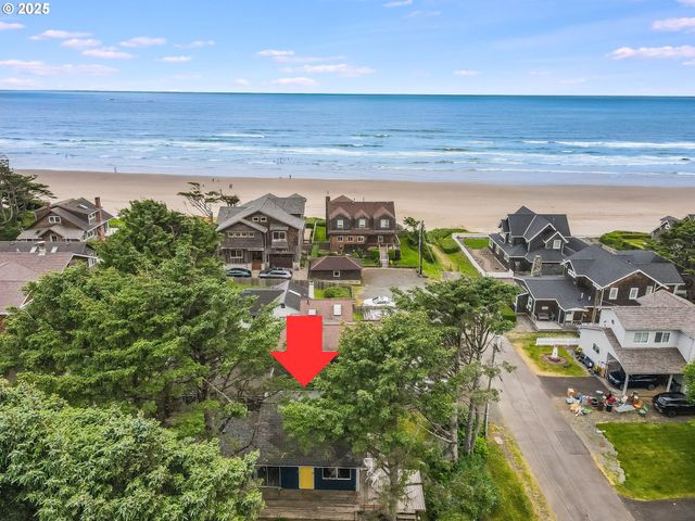 223 W KENAI St, Cannon Beach, OR 97110