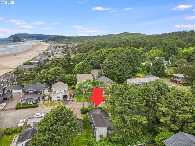 223 W KENAI St, Cannon Beach, OR 97110