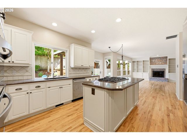 5807 RIDGETOP Ct, Lake Oswego, OR 97035