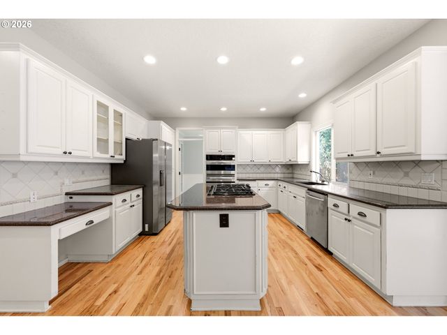 5807 RIDGETOP Ct, Lake Oswego, OR 97035