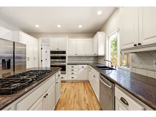 5807 RIDGETOP Ct, Lake Oswego, OR 97035