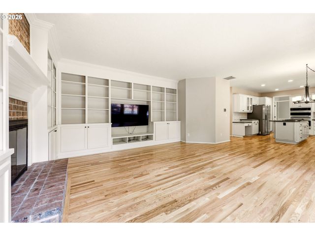5807 RIDGETOP Ct, Lake Oswego, OR 97035