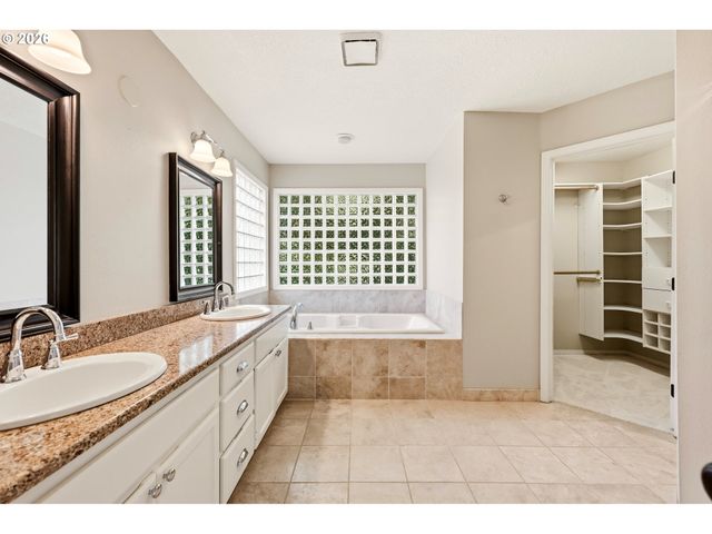 5807 RIDGETOP Ct, Lake Oswego, OR 97035