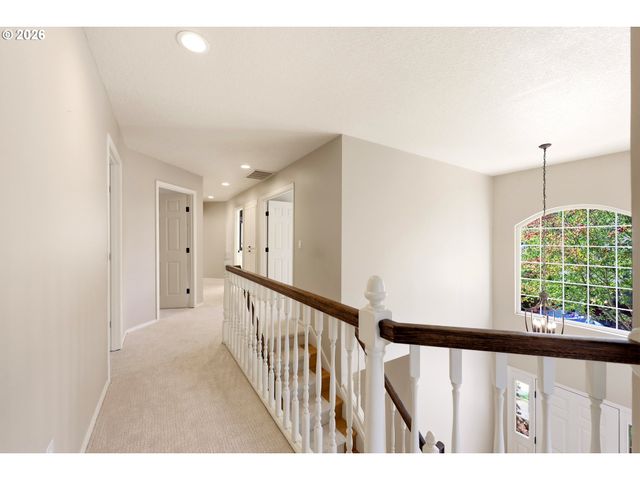 5807 RIDGETOP Ct, Lake Oswego, OR 97035