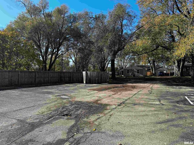 928 S Stewart St Apt 1, Creve Coeur, IL 61610