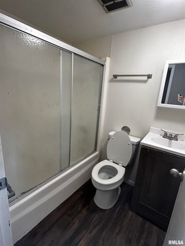 928 S Stewart St Apt 1, Creve Coeur, IL 61610