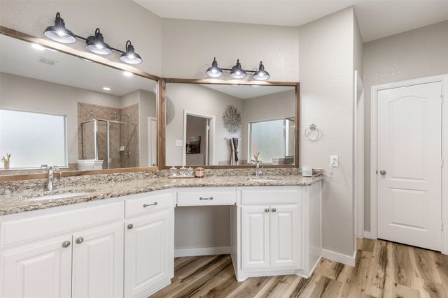 4404 Cluster Oak Court, Granbury, TX 76049