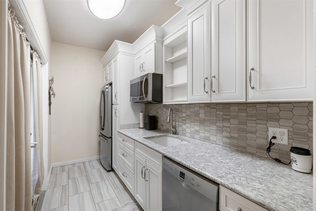 4404 Cluster Oak Court, Granbury, TX 76049