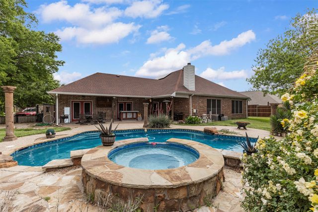 4404 Cluster Oak Court, Granbury, TX 76049