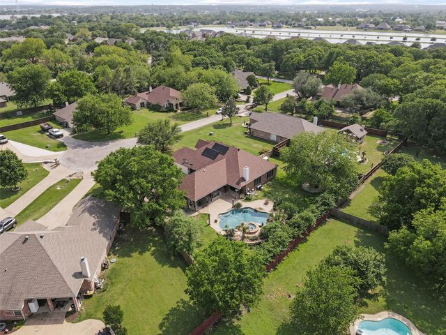 4404 Cluster Oak Court, Granbury, TX 76049