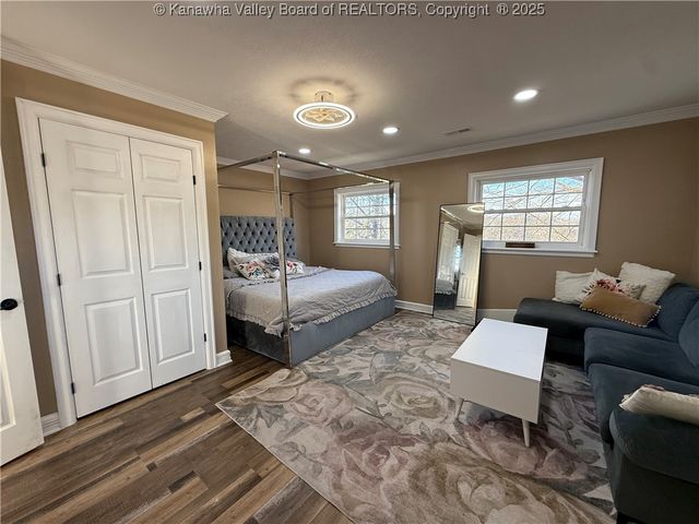 7904 Sissonville Drive, Sissonville, WV 25320