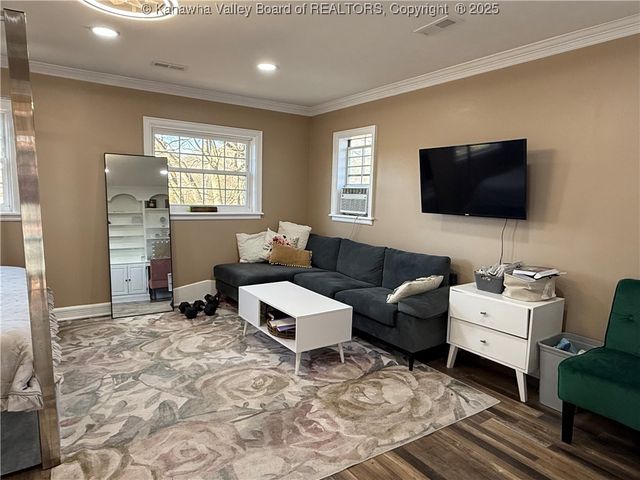 7904 Sissonville Drive, Sissonville, WV 25320