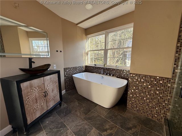 7904 Sissonville Drive, Sissonville, WV 25320